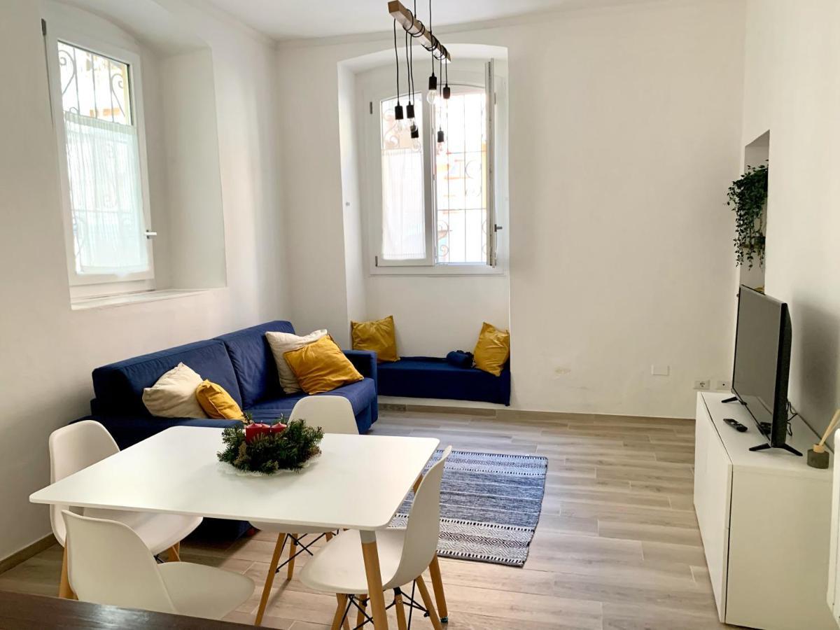 La Casa Di Ale Nel Centro Storico Di Cagliari Apartment Bagian luar foto