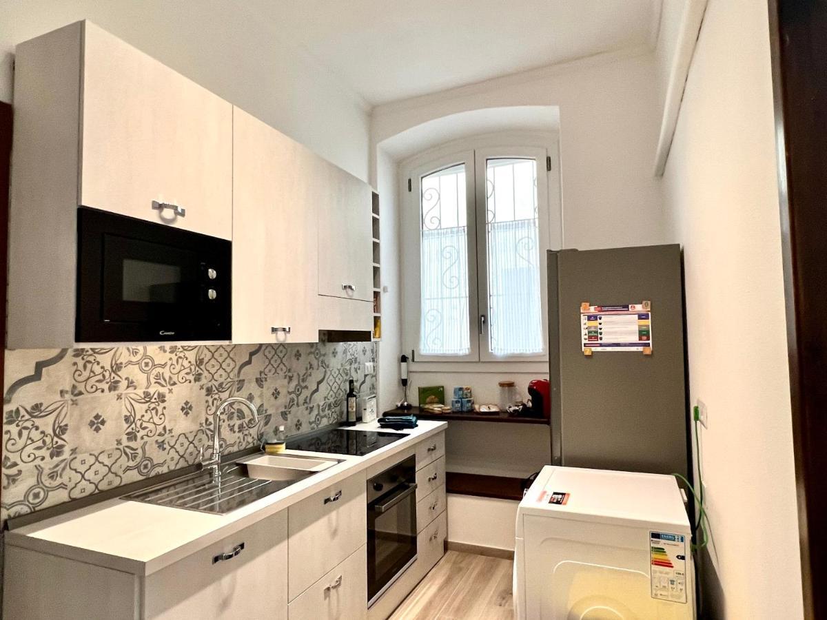 La Casa Di Ale Nel Centro Storico Di Cagliari Apartment Bagian luar foto