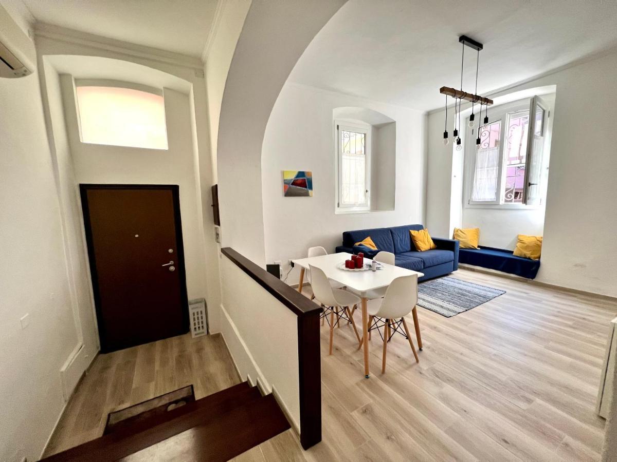 La Casa Di Ale Nel Centro Storico Di Cagliari Apartment Bagian luar foto