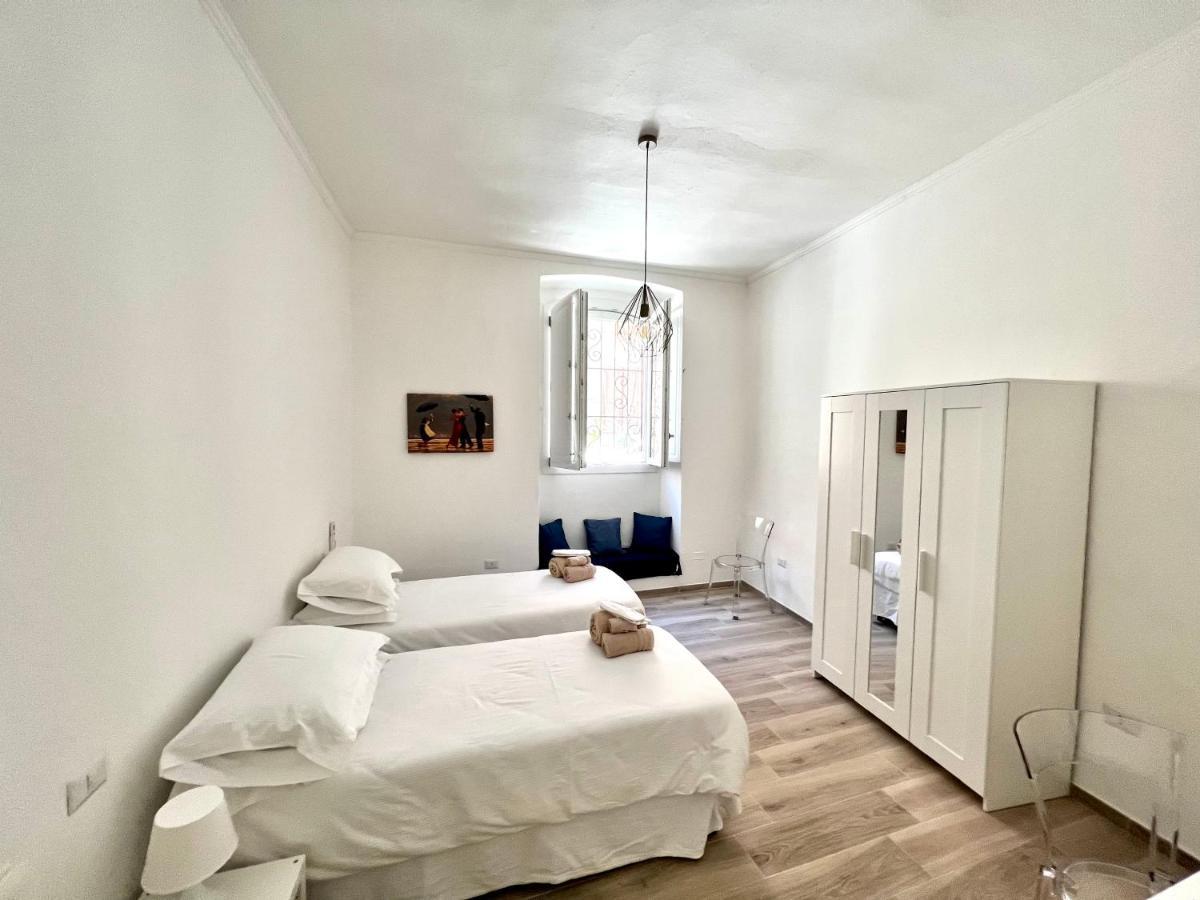 La Casa Di Ale Nel Centro Storico Di Cagliari Apartment Bagian luar foto