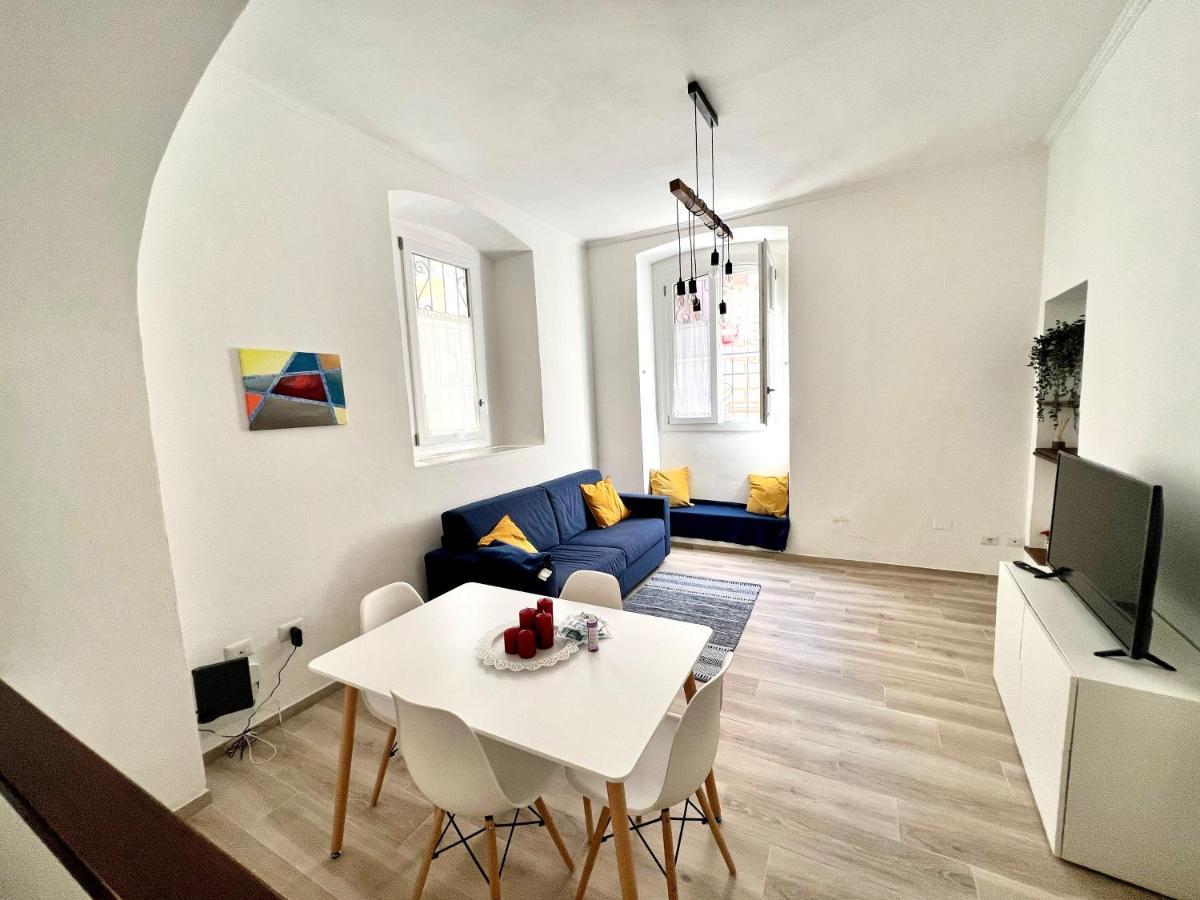 La Casa Di Ale Nel Centro Storico Di Cagliari Apartment Bagian luar foto