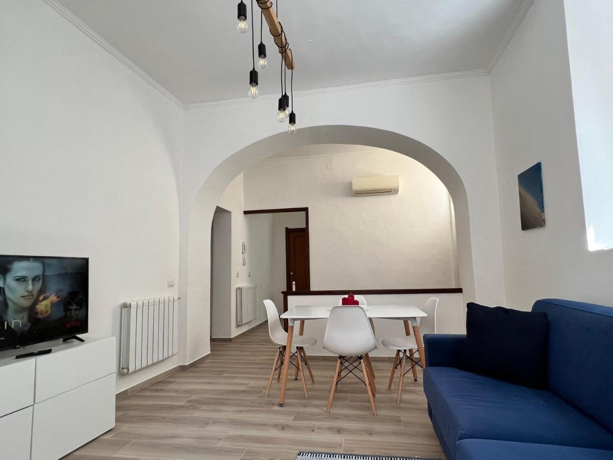 La Casa Di Ale Nel Centro Storico Di Cagliari Apartment Bagian luar foto