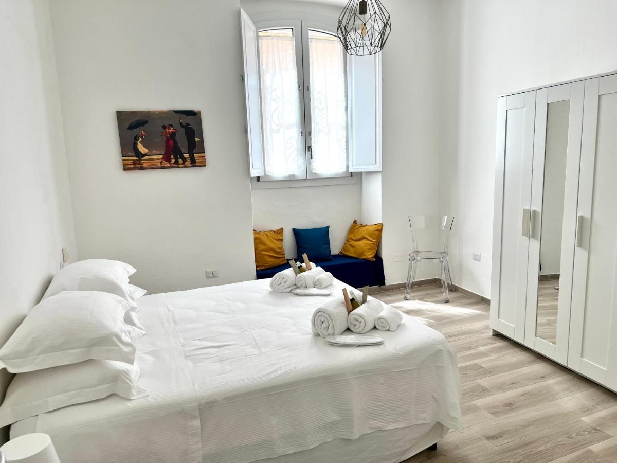 La Casa Di Ale Nel Centro Storico Di Cagliari Apartment Bagian luar foto