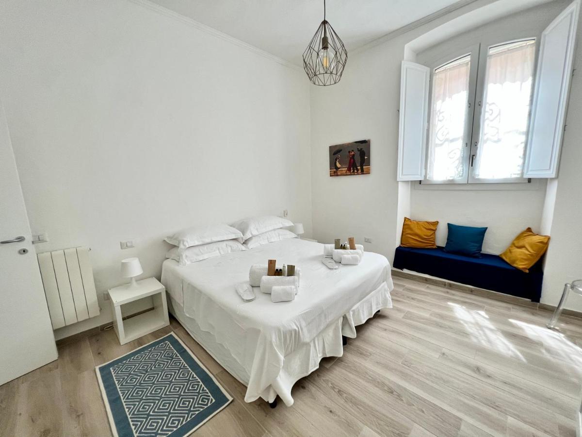 La Casa Di Ale Nel Centro Storico Di Cagliari Apartment Bagian luar foto