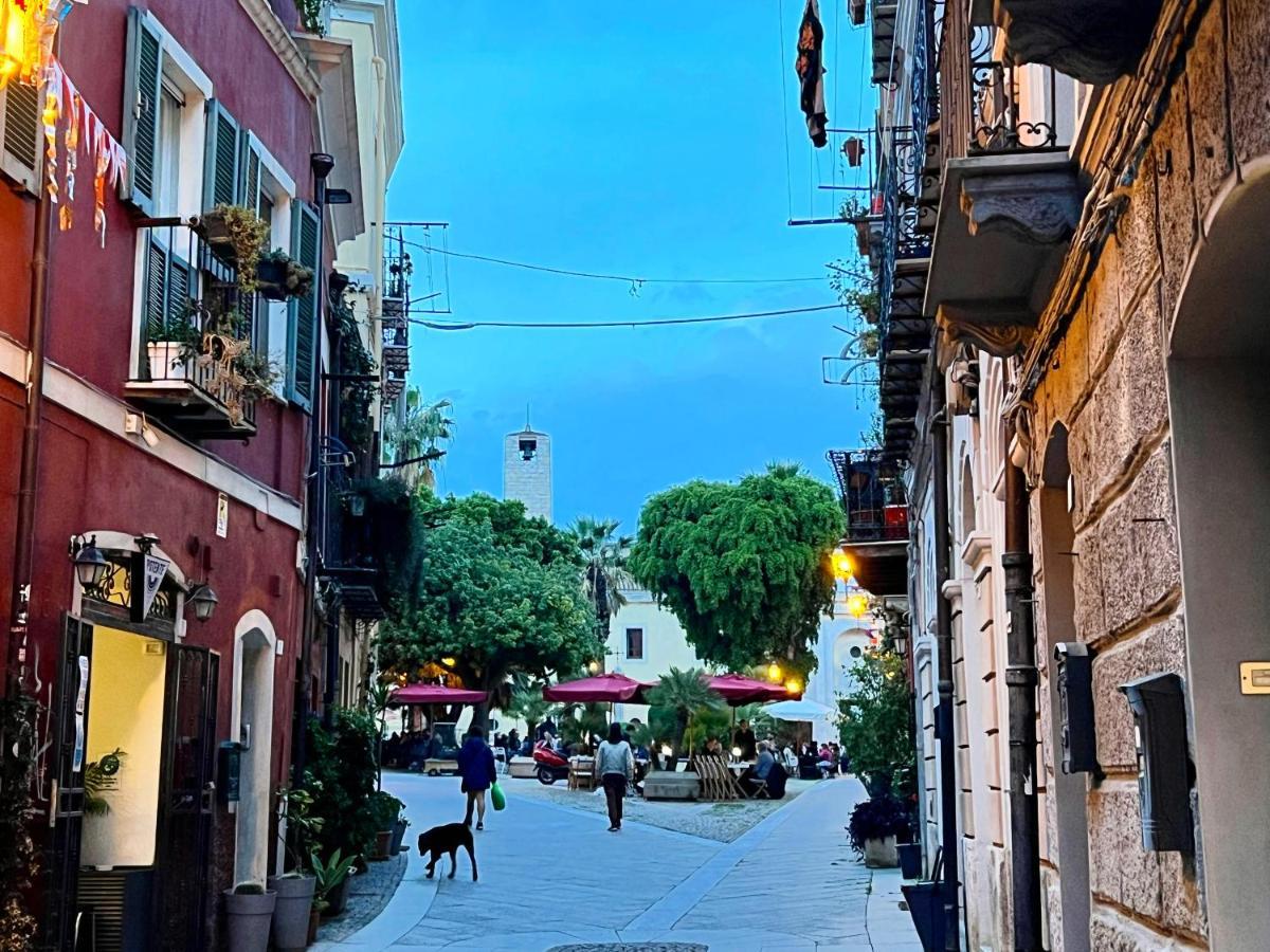 La Casa Di Ale Nel Centro Storico Di Cagliari Apartment Bagian luar foto