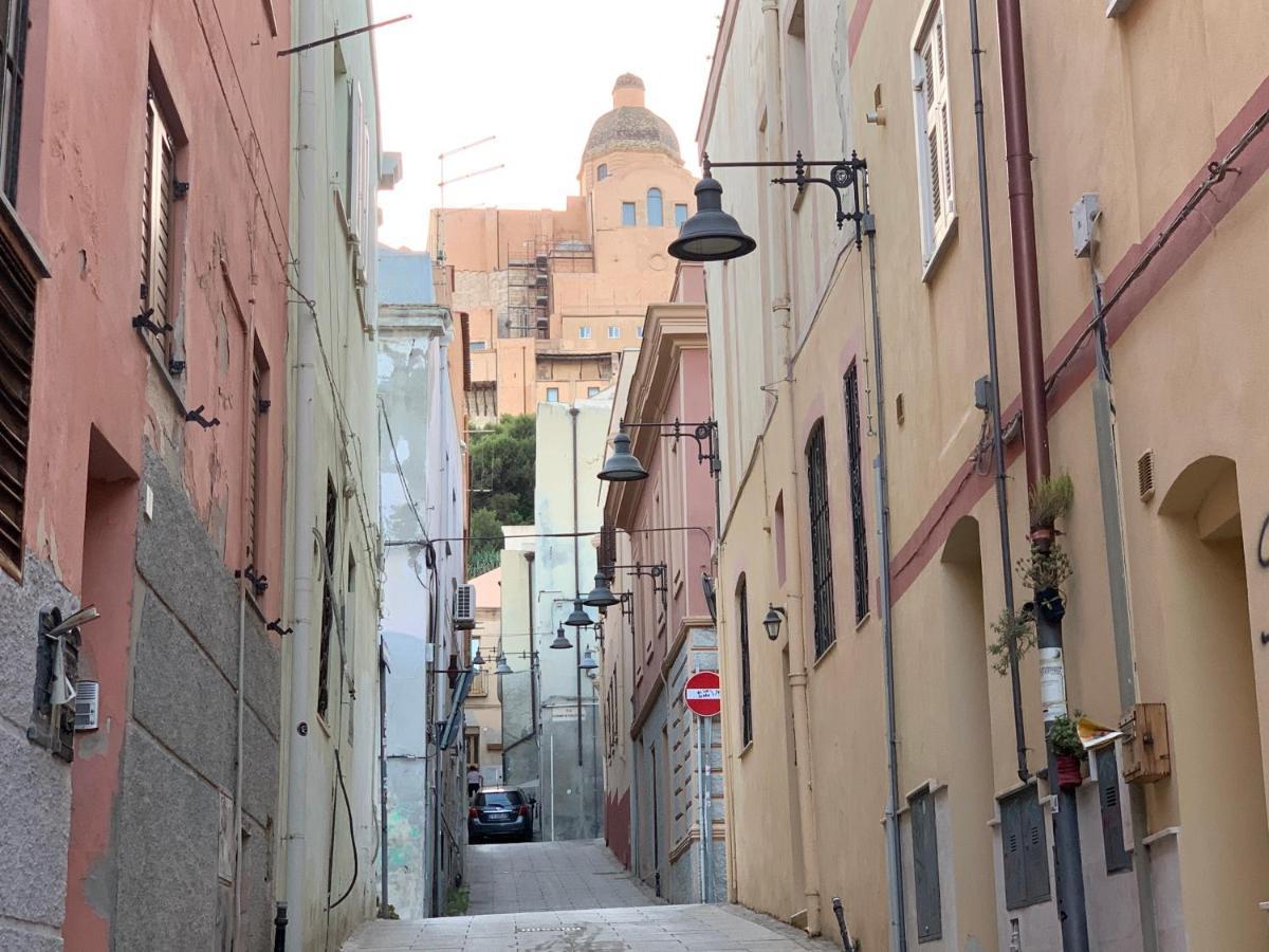 La Casa Di Ale Nel Centro Storico Di Cagliari Apartment Bagian luar foto